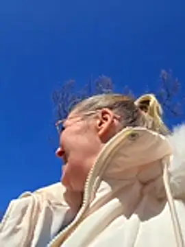 lisalustjouw online show from April 16, 10:59 am