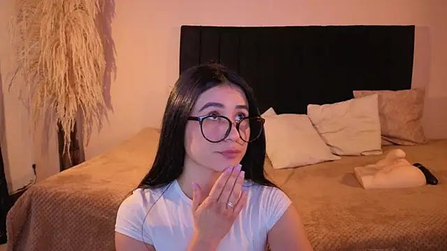 ChloeTurner  online show from November 28, 8:56 pm