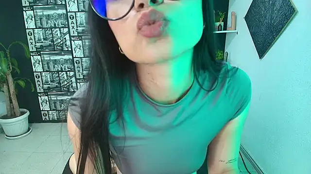 ChloeTurner  online show from November 6, 1:28 pm