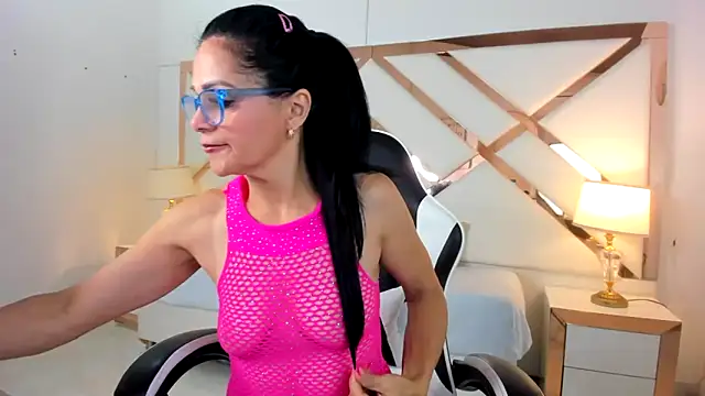 margot smith  online show from December 4, 12:40 pm