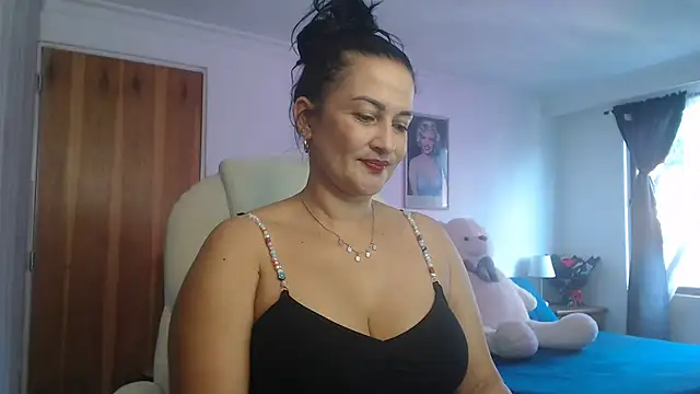 lucy diiaz online show from September 13, 8:17 pm