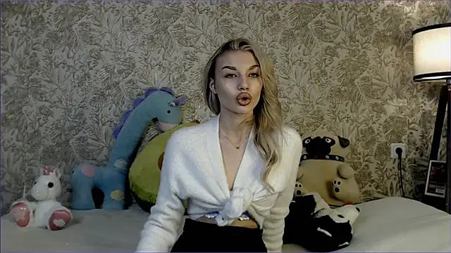 Ella Milla online show from November 9, 10:00 am