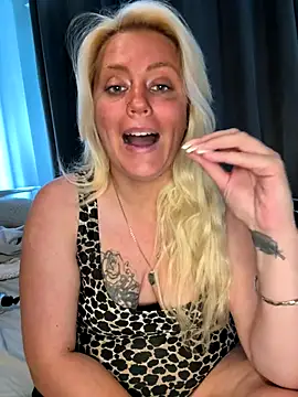 Blondiee3088 online show from October 2, 11:15 am