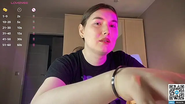 Maria Bowie online show from April 7, 6:15 am