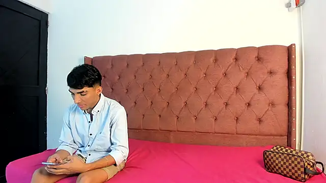 boys yourparty online show from October 13, 1:03 pm