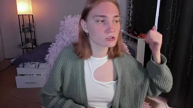 ReddHotPipper online show from April 19, 4:23 am