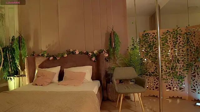 Smiley Mia online show from October 10, 5:12 am