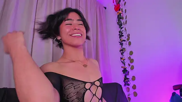 Little michell online show from December 20, 2:37 am