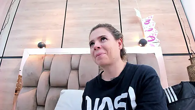 dorothy vegga online show from February 20, 3:16 am