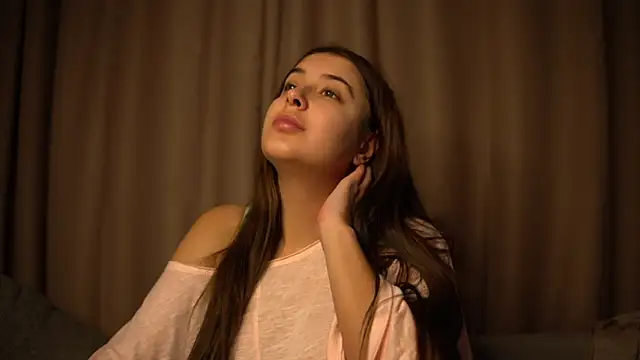 elisa moon online show from December 17, 9:46 am