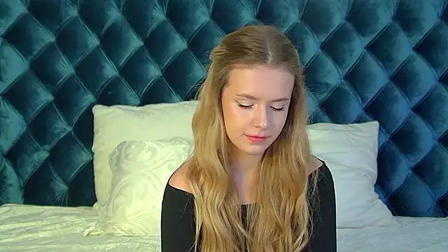 MilanaBalmain online show from December 3, 4:09 pm