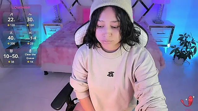 sexyy kitty18 online show from April 7, 1:35 pm