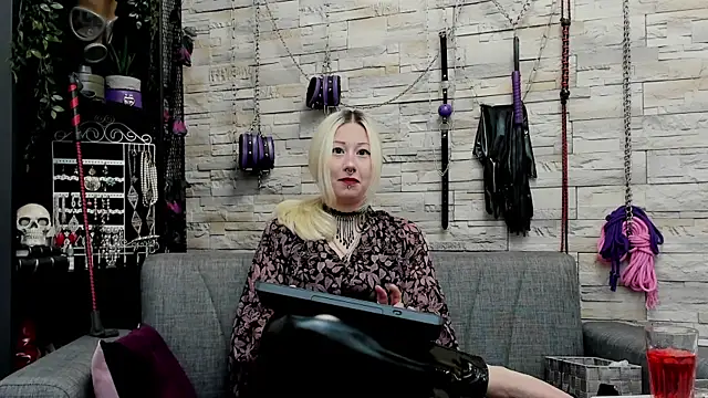 CruelMistress online show from November 4, 9:42 pm