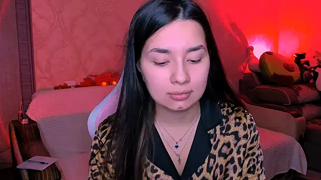 Swee Alicee online show from October 6, 8:02 pm