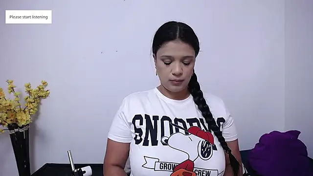 Nicol Love0 online show from September 16, 12:35 pm