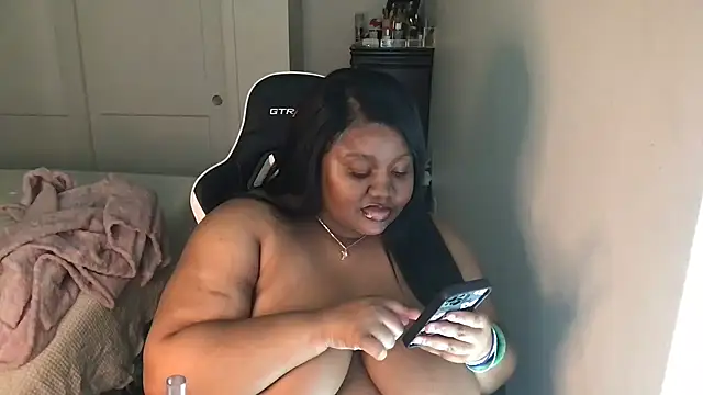 explosivekitty69 online show from October 7, 10:14 pm