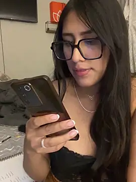 AleFantasy0001 online show from October 17, 4:27 am