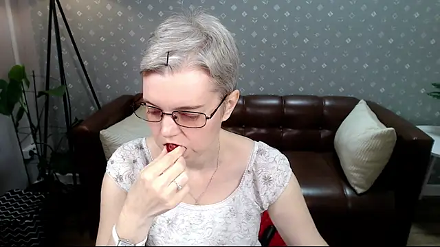 Cutie Erikaa1 online show from September 18, 2:54 am