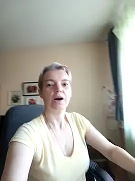 Cutie Erikaa1 online show from June 14, 3:08 am