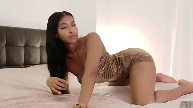 IamCrystal2 online show from November 1, 11:31 pm