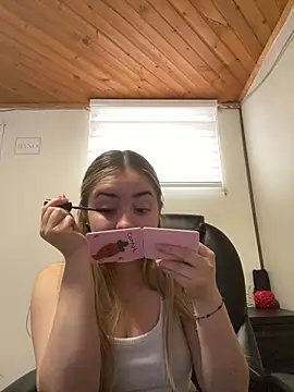 imlindapink online show from February 13, 8:10 pm