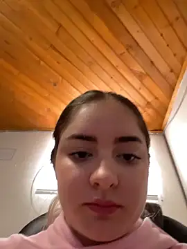 imlindapink online show from April 11, 7:17 pm