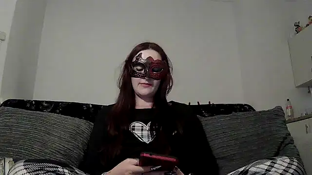LexiSnowUK online show from July 6, 8:33 pm