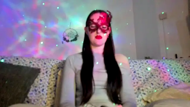 LexiSnowUK online show from December 3, 8:33 pm