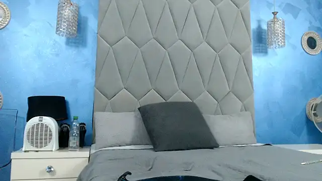 AretiAlisya online show from November 1, 6:39 am