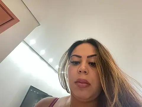 lariic online show from February 20, 1:56 pm