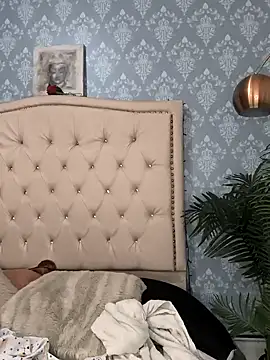 evafoxs online show from September 22, 8:51 pm