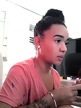 evafoxs online show from September 30, 8:35 pm