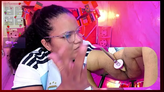 MhiaRey online show from July 4, 1:40 pm