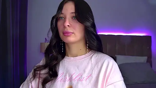 AlexandraBloom online show from November 17, 6:30 pm