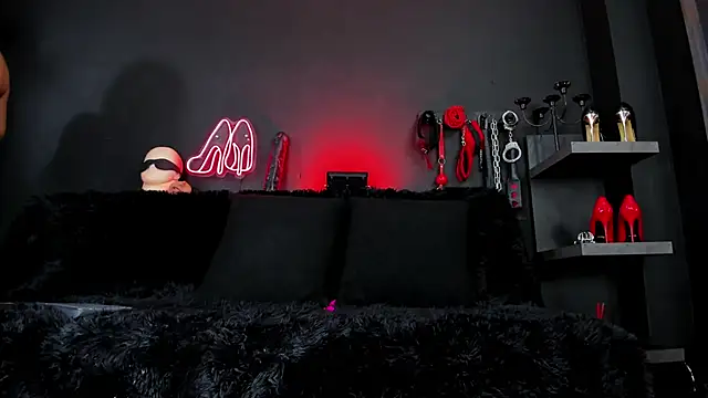 DelaneyStone online show from October 14, 9:28 pm