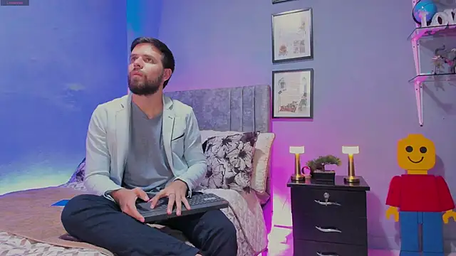 ETHAN ADAM online show from April 10, 6:25 pm