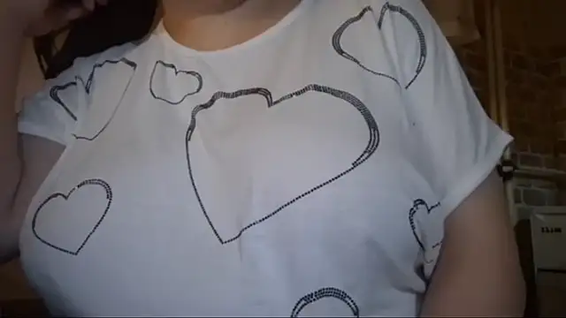 AalinnaK online show from January 7, 9:29 pm