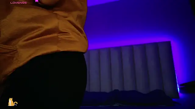 Megan mooree  online show from November 5, 12:32 pm