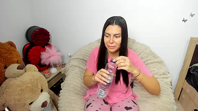 kilenyapatrice online show from February 13, 1:57 pm