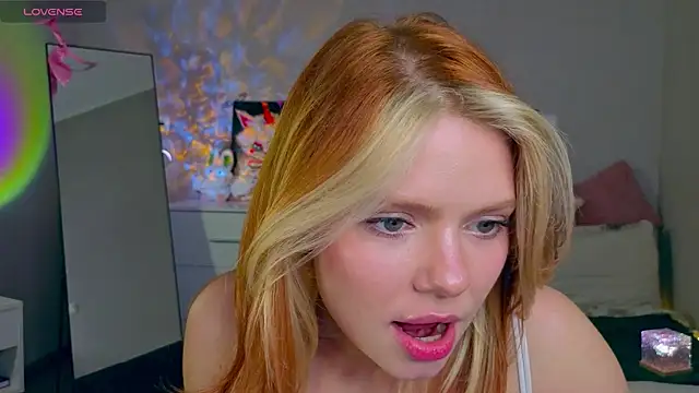 Red  Candy online show from November 26, 1:23 pm