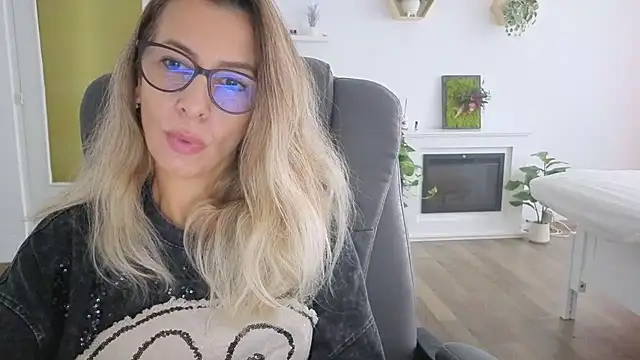 SukyGirl online show from September 24, 7:18 am