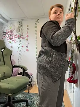 Sweetleeahxx online show from April 23, 1:02 pm