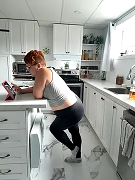 Sweetleeahxx online show from September 24, 1:32 pm