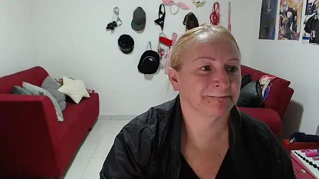 emperabigbootybigass online show from January 6, 12:20 pm