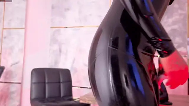 Ellaochoa online show from February 5, 12:30 pm