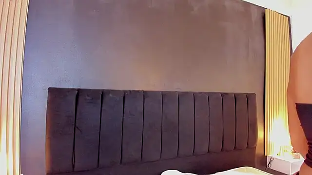 sweetsofia18 online show from April 15, 11:16 pm