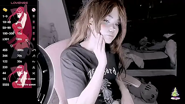 Cinnamondoll19 online show from December 15, 2:28 am