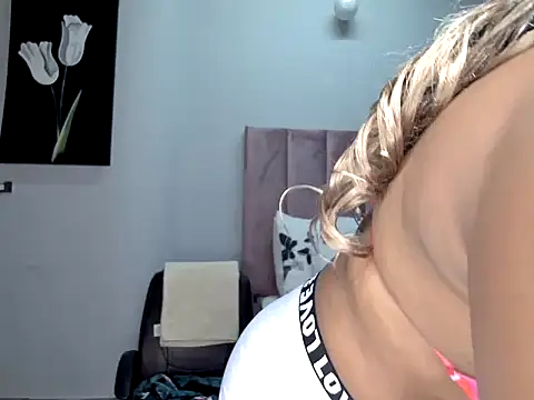 Pearl 00 online show from October 6, 10:14 pm