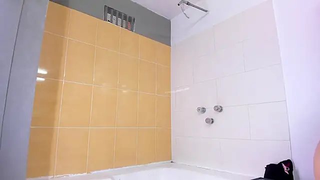 cloee-rabbyt online show from December 3, 11:45 am