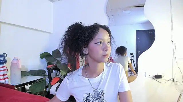 Milanxht online show from October 6, 8:57 pm